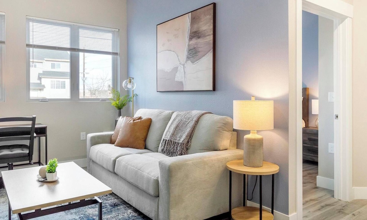 College View Apartment | Landing | Stunning 2BD in Harvey Park South