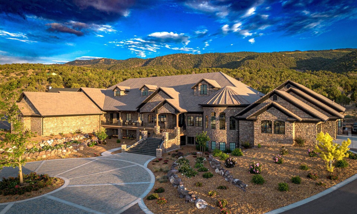 Mammoth Creek House | Largest Rental Mansion in the World - Near Utah's Attractions - For Large Groups