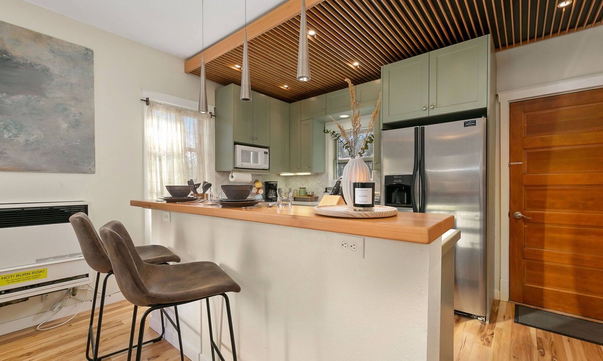 Martinez Park House | Lavish Retreat in Old Town - Walk Everywhere!