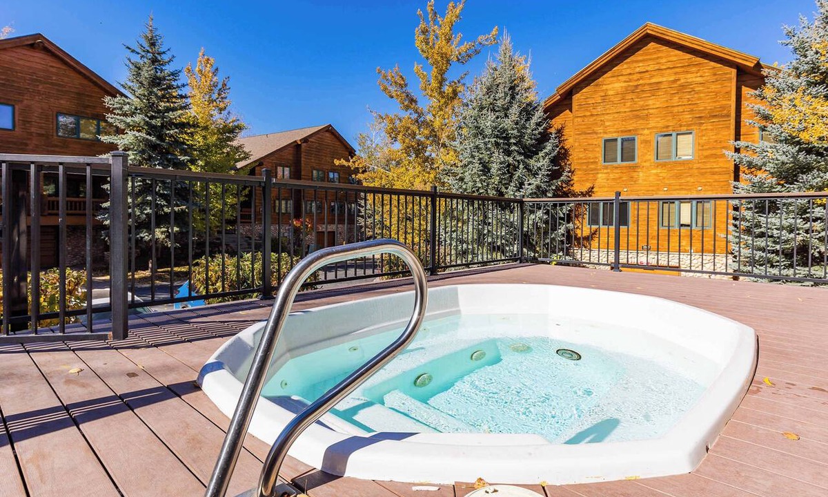 Park City Cabin | Lazy Bear Log Cabin Canyons Park