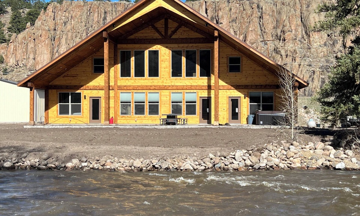 South Fork Cabin | LAZY MOOSE on the river, close to Wolf Creek Ski Area & RioGrandeNationalForest.