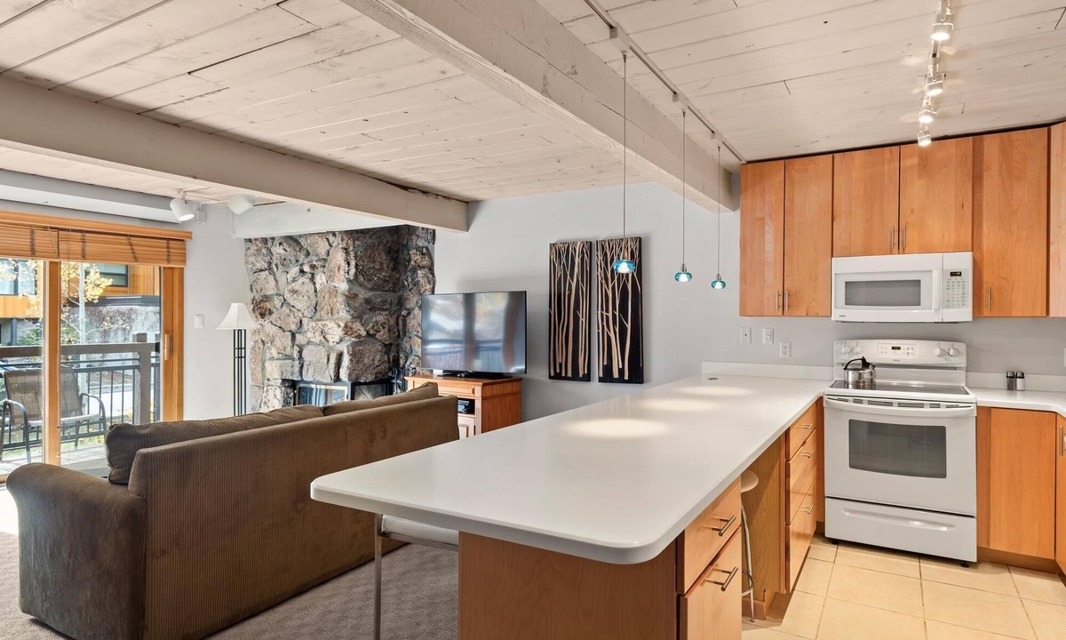 Aspen Condo | Lift One - Cozy third floor two bedroom