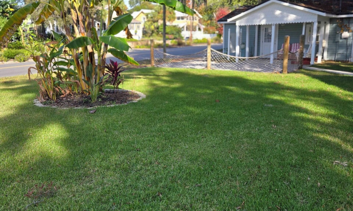 Gwaltney Estate Cottage | Little Blue cottage on the Bay, Panama City, Historic St Andrew's Bay Pets, Pool