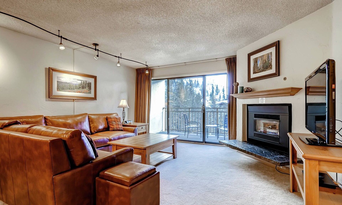 Vail Cabin | Lodging for 4 in Vail Valley with mountain views