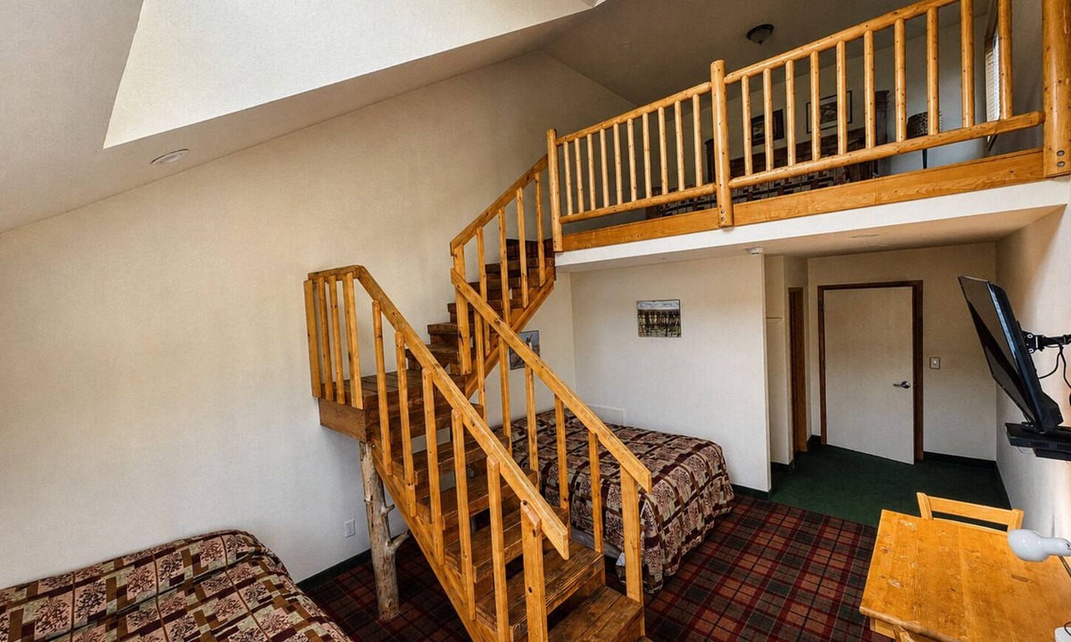 Mammoth Creek Apartment | Loft Suite With Scenic Lake And Mountain Side Views