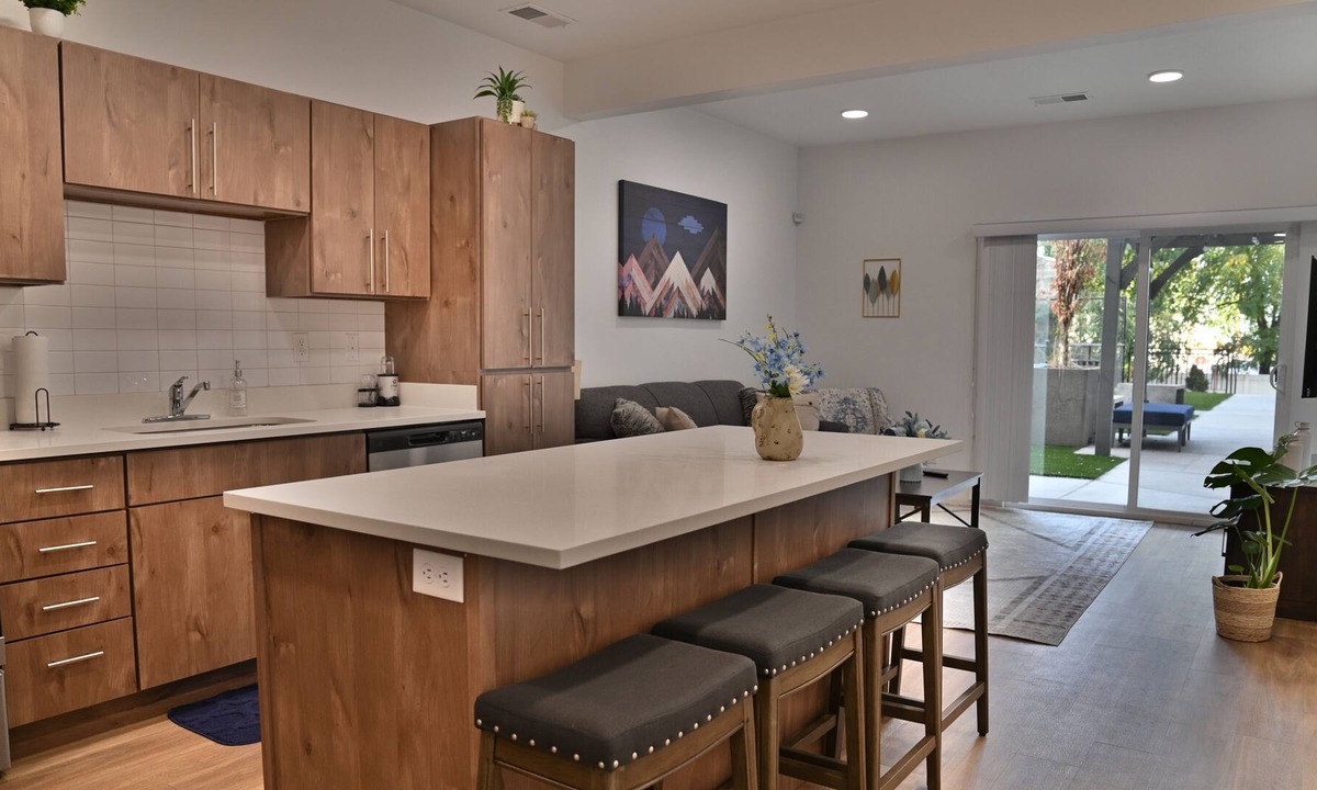 Central Business District Apartment | Lovely 1-bedroom apartment in downtown Provo