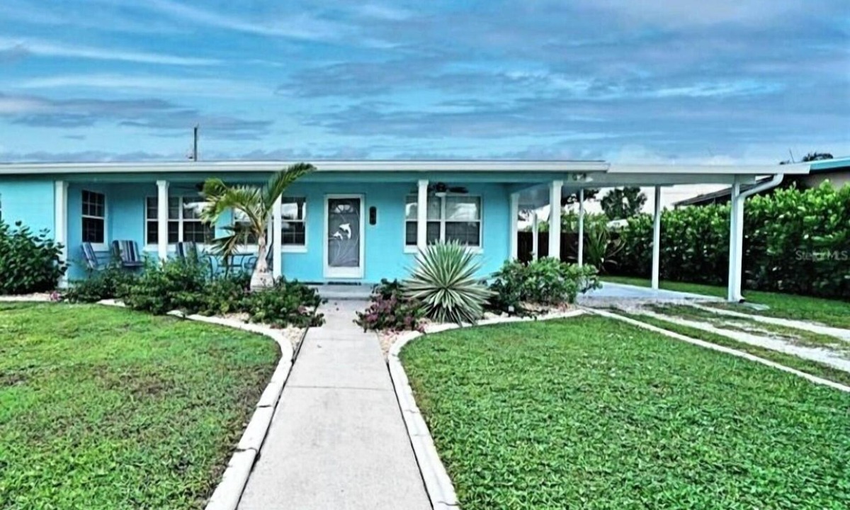 Edgewater House | Lovely 2-bedroom house with AC in charming Port Charlotte