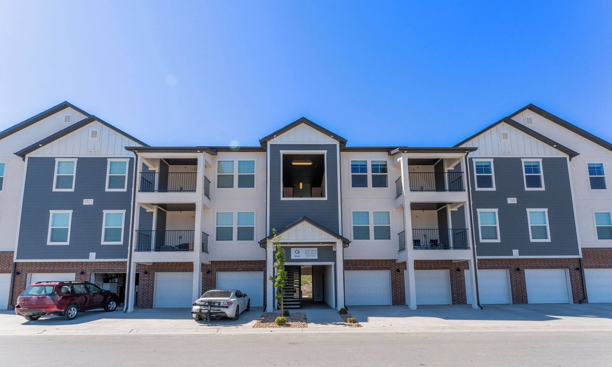 Saratoga Springs Condo | Lovely 3 BR Condo w/Vaulted ceilings, Near Hot Springs & Utah Lake - 30 day min