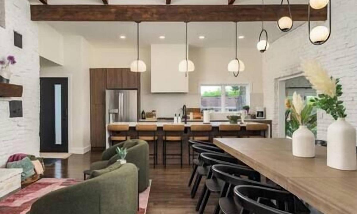 Applewood Villages House | Lux Pool House! Hot Tub, Fire Pit, Mini Putt, Game Room!