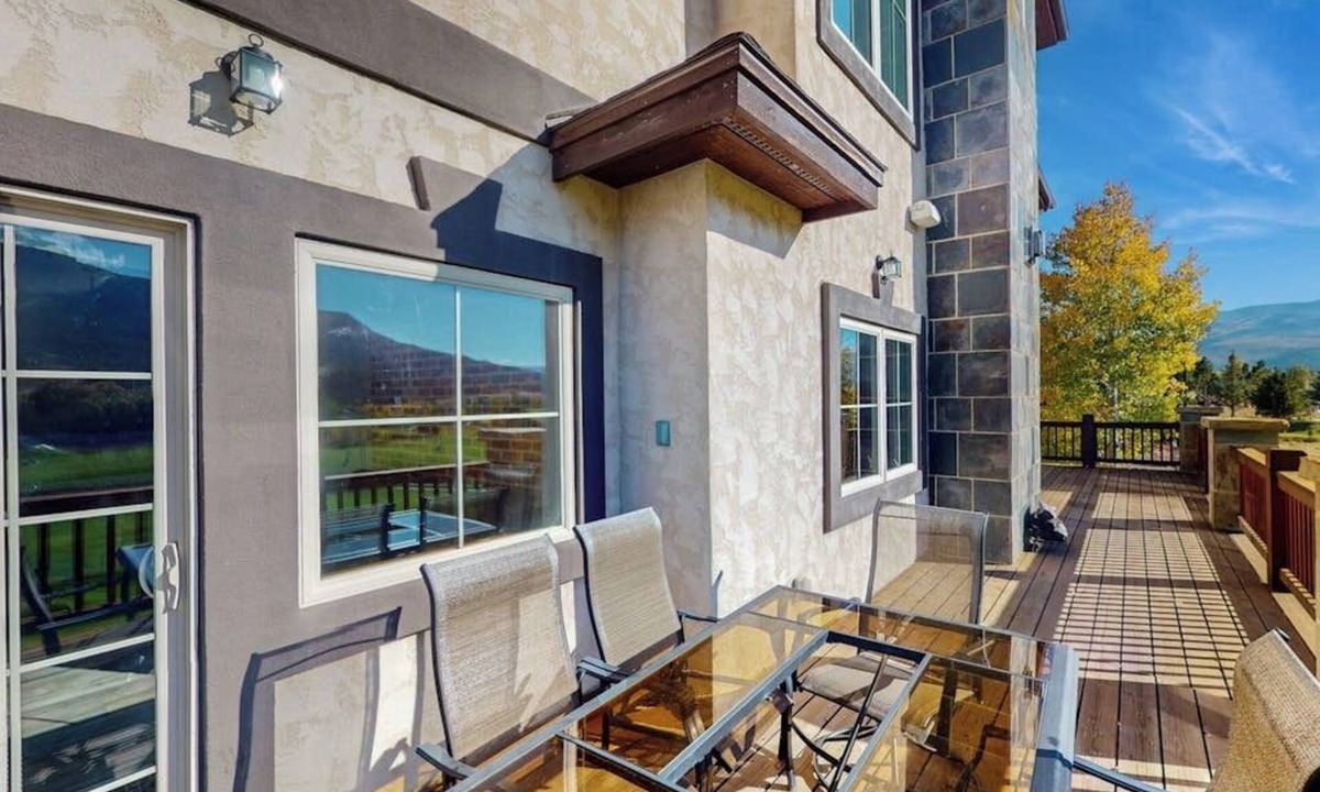 Gypsum House | Luxe home on Gypsum Creek Golf Course with fireplace and mountain views