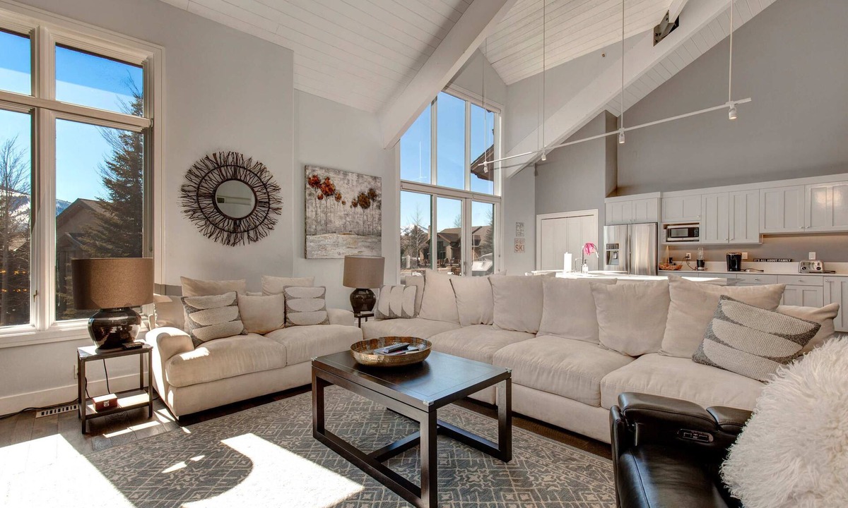 Park Meadows Condo | Luxe townhome with pool, private hot tub, washer & dryer, & garage