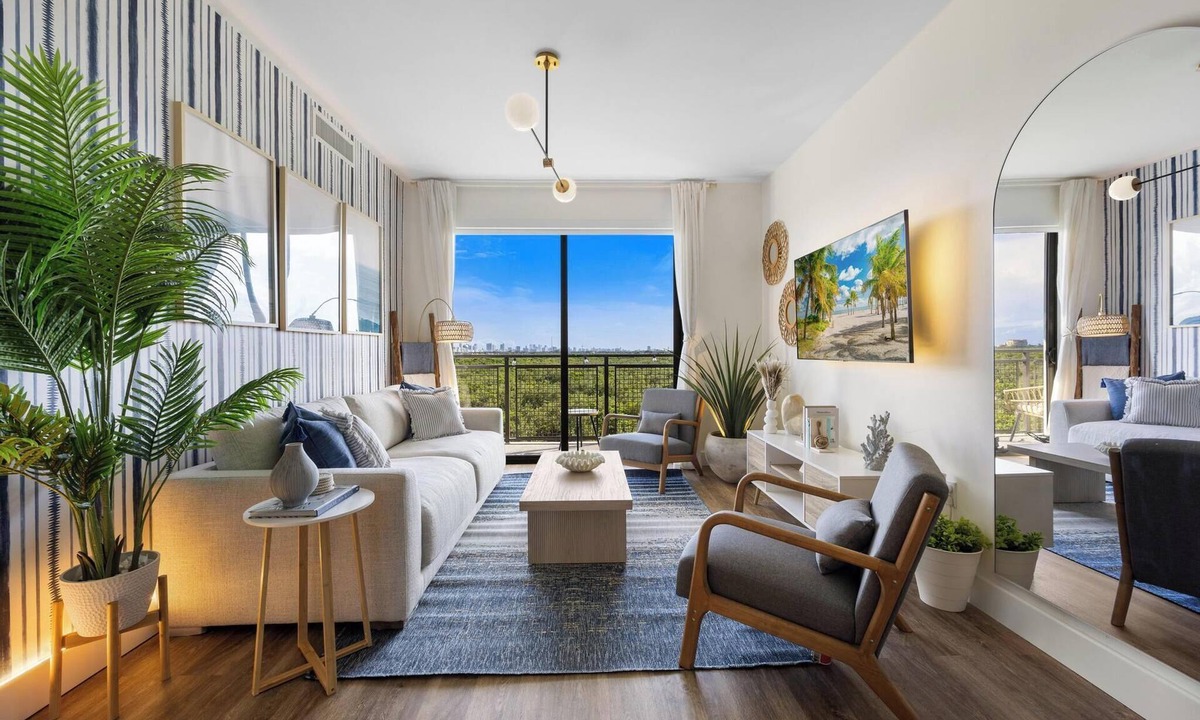 Dania Beach Apartment | Luxury 2BR/2BA w/Pool & 50ft Balcony 1mi to Beach 8min to FLL