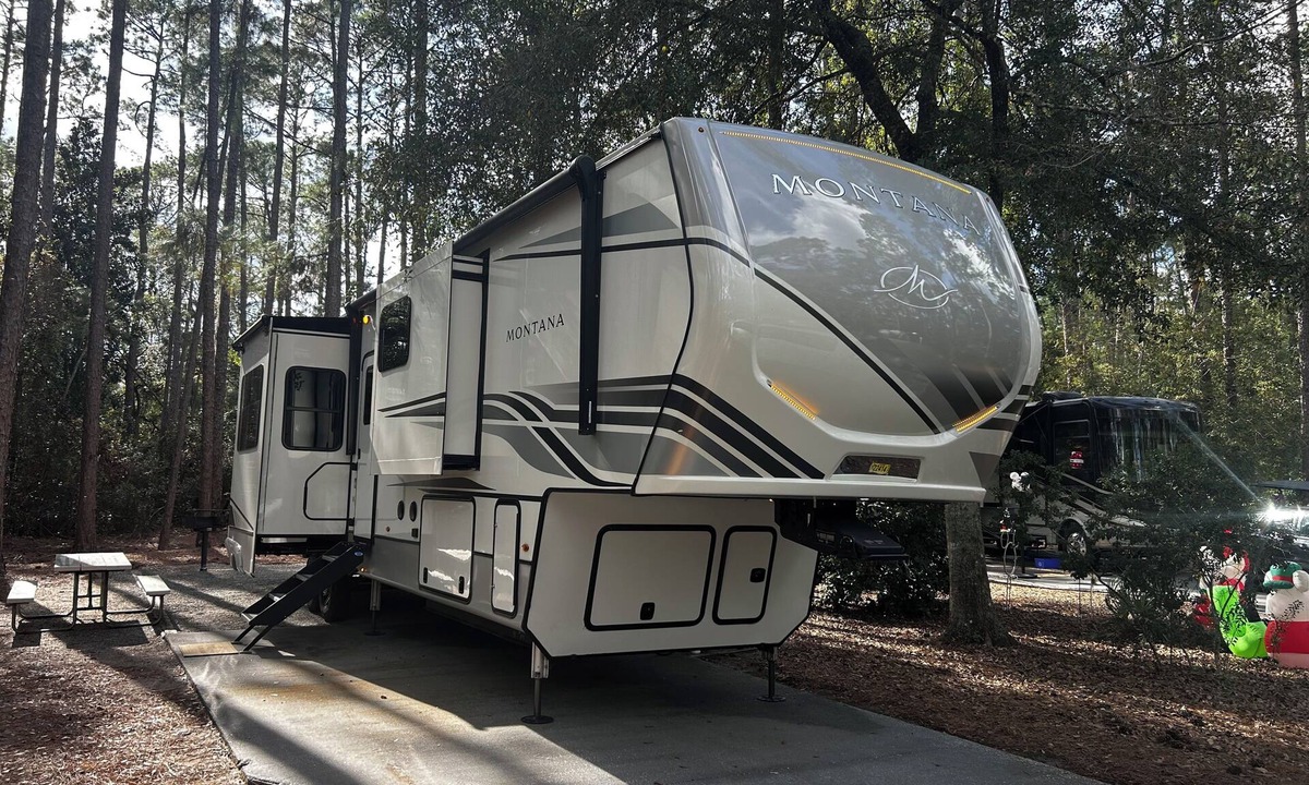 Reddick House | Luxury 5th Wheel RV - We deliver to you! Size Matters! Bigger is Better!