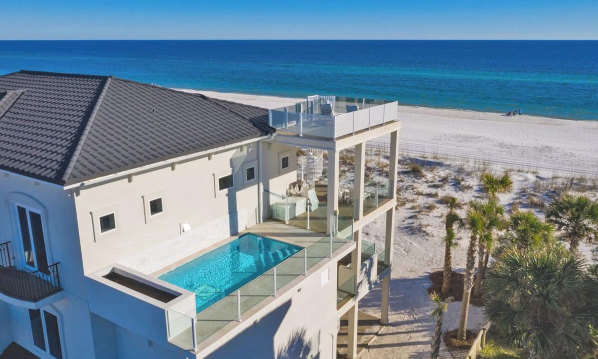 Villa Primera House | Luxury 6 BR Gulf Front Home | Private Pool | Sleeps 16 | Event Friendly