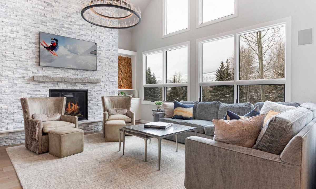 Edwards House | Luxury Arrowhead Home with A/C - Private Hot Tub, Game Room, Beautifully Remodeled