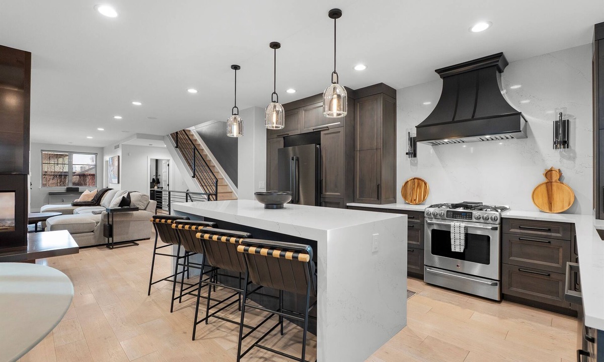 Sloan Lake House | Luxury Home, 0.7 miles from Mile High! Sleeps 10