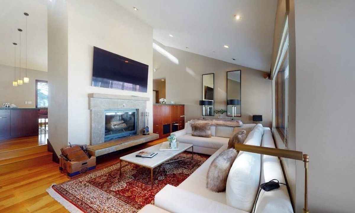Edwards House | Luxury home with private hot tub - mountain views, gourmet kitchen & fireplace
