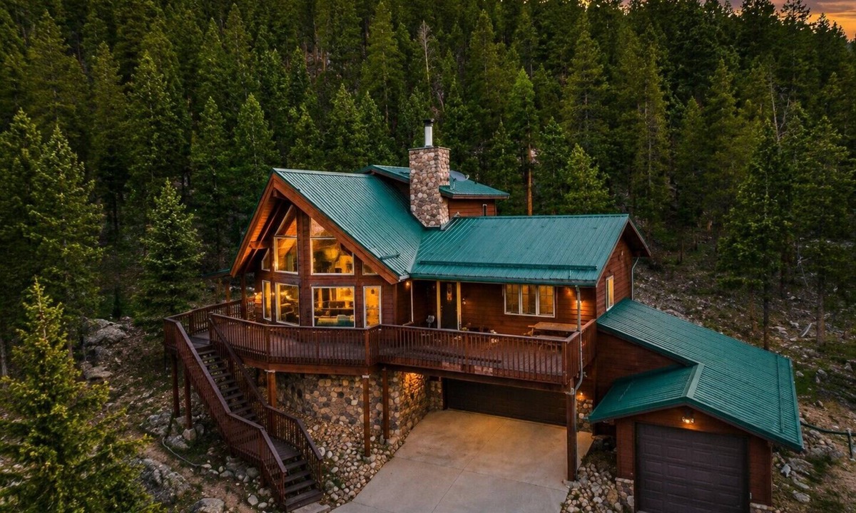 Allenspark House | Luxury Mountain Retreat Backing Nat’l Forest Near RMNP