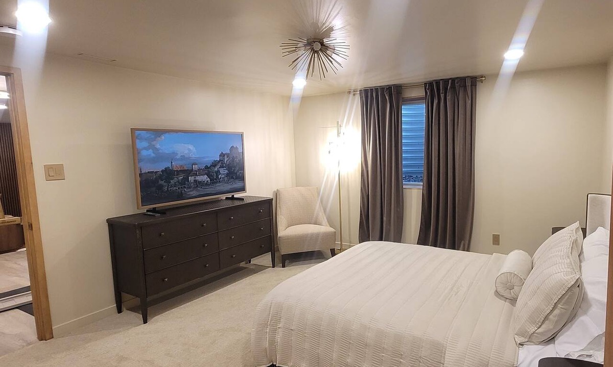 Green Mountain House | Luxury Remodel - Entertainers Dream - 5 mi to Red Rocks - 4bed/3ba