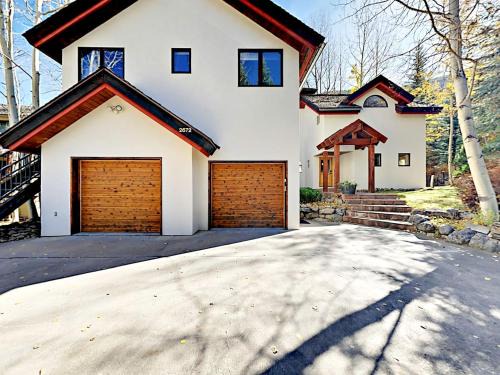 Intermountain House | Luxury Vail Family Retreat | Fire Pit, Mountain Views & Sleeps 11