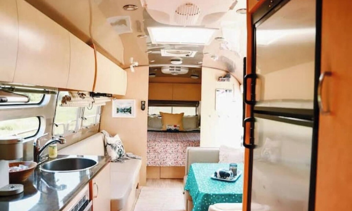 Midway Villa | Magical Airstream on a farmnn