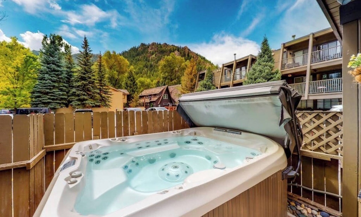 West End Cabin | Main St. gem - pool & hot tub - walk to lifts, dog-friendly, third floor
