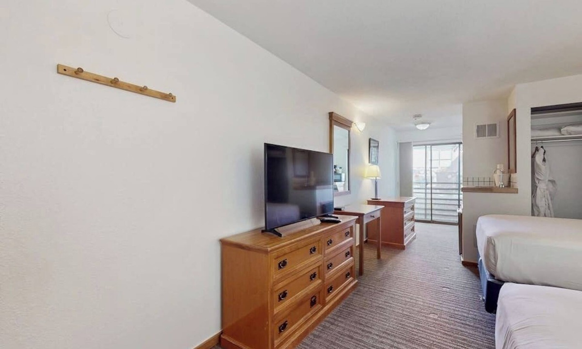 West End Cabin | Main St. room - pool & hot tub - walk to lifts, dog-friendly, second floor
