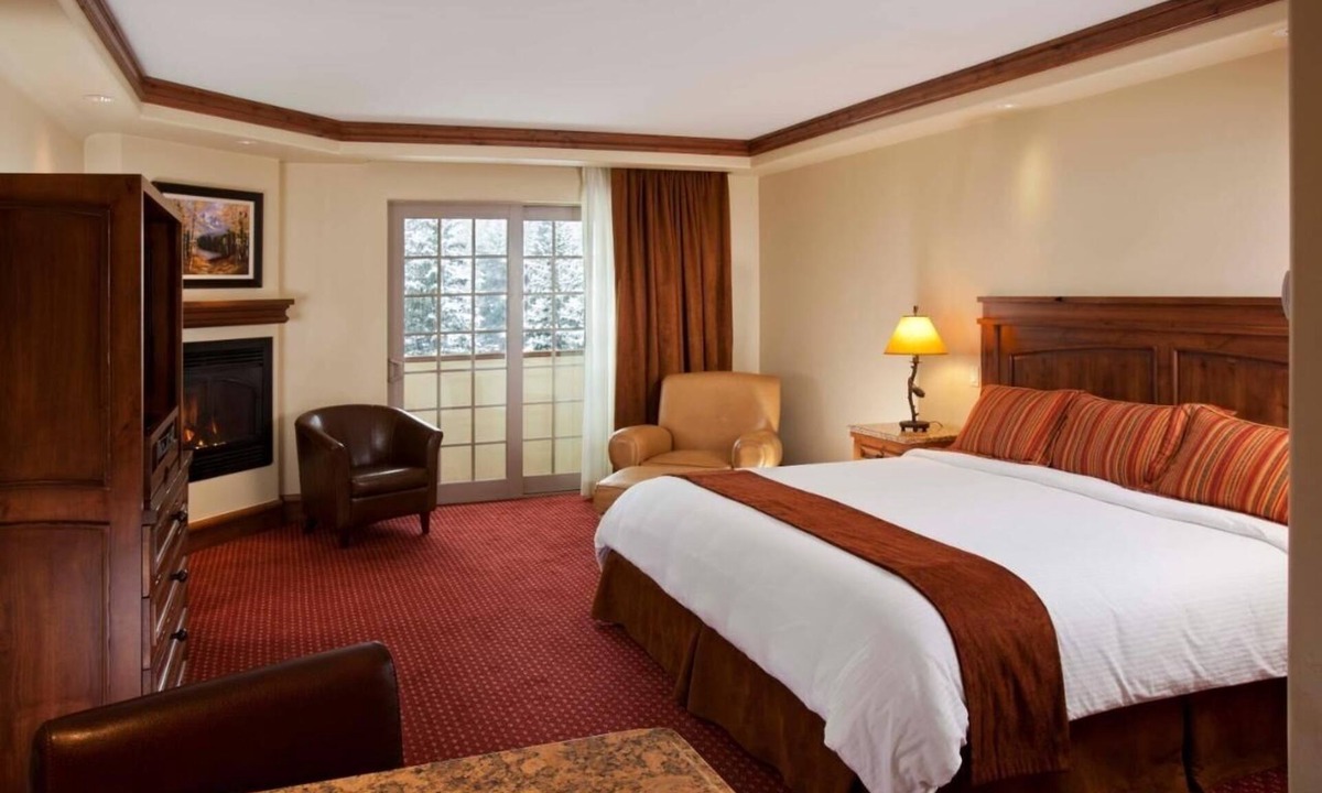 Vail Hotel | Majestic Views! Great and Spacious Unit, Hot Tub and Parking Available!