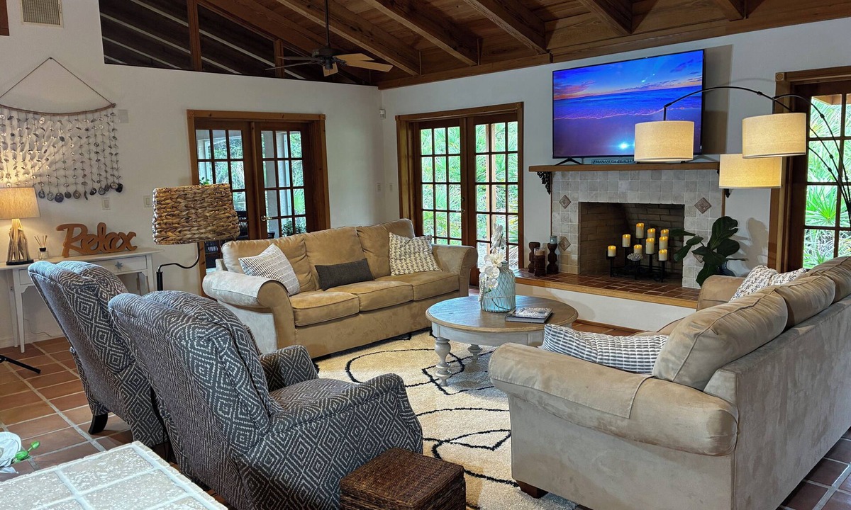 South Venice Villa | Manasota Beach Villa. Beautiful private 4 bedroom walk to Manasota beach home!