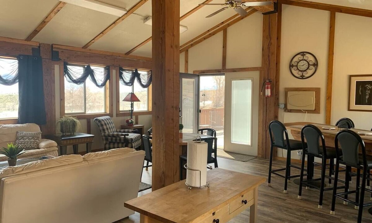 Marysvale Cabin | MARYSVALE UT-Charming 3Bed/2Bath Cabin 1400 sq ft TOP FLOOR on OHV Paiute Trail