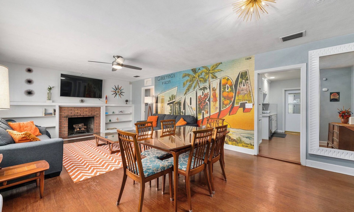 Gainesville House | Midcentury Marvel 5-bedroom pool house – walk to UF Stadium & Campus