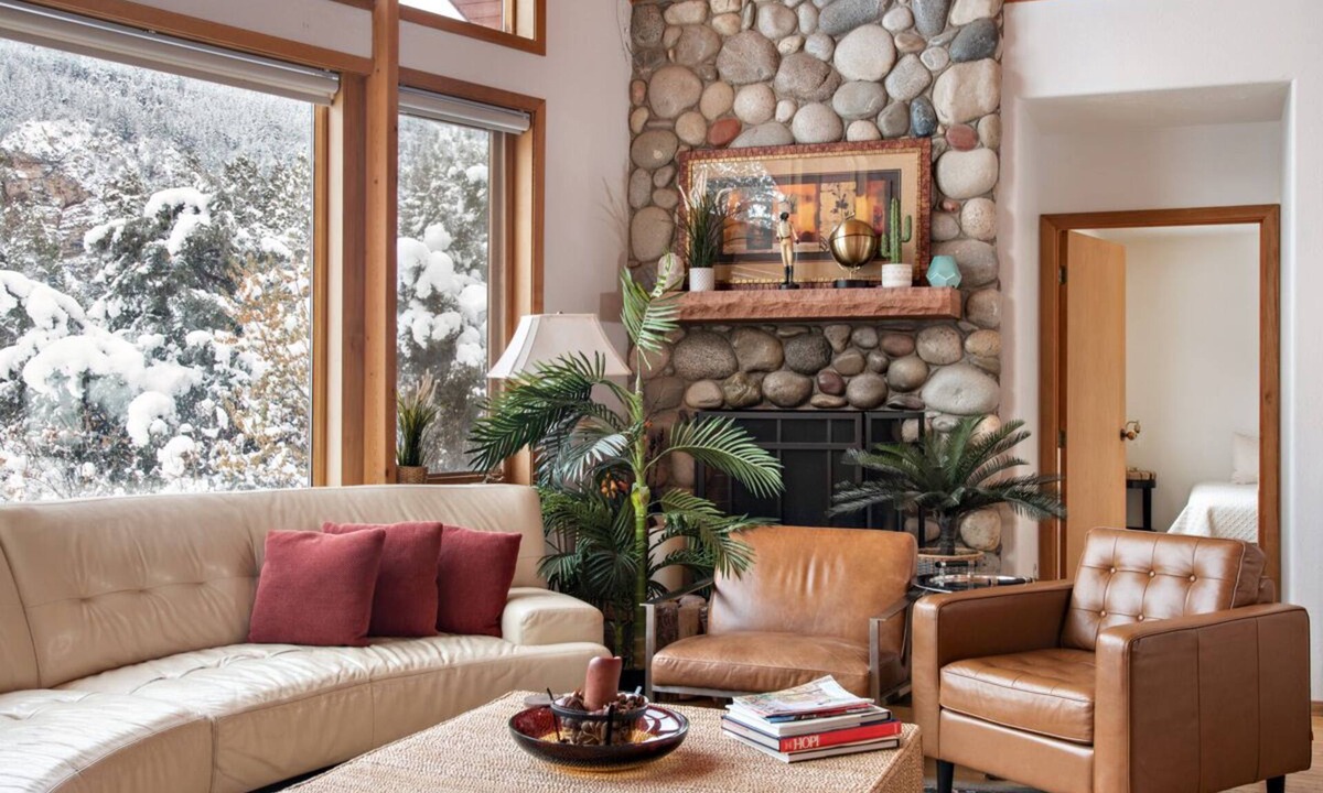 Glenwood Springs Villa | ★ Million Dollar ♟️ Chalet ⛷️ 🎣 Fish ✦ 🥾 Hike ✦ 🚣 Raft ✦ Near Downtown 🌌