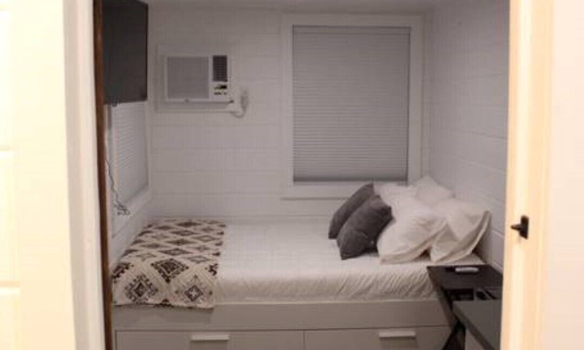 Orderville House | Mini farmhouse style container Homes #4