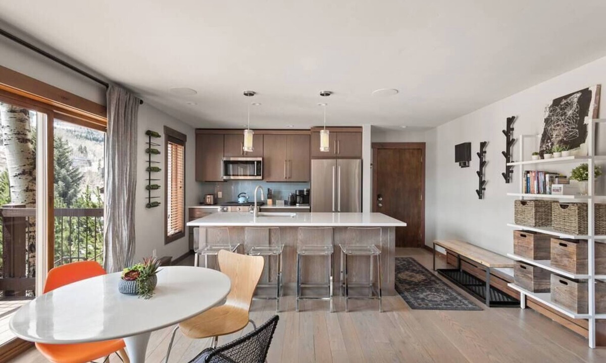 Snowmass Village Apartment | Minutes to festivals - Pool, Jacuzzi, Fitness room