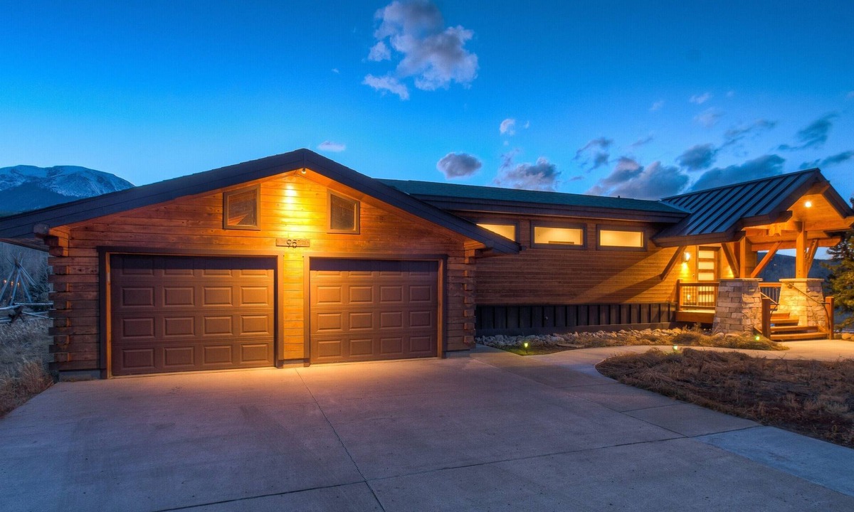 Willow Grove House | Minutes to Ski, Fly Fish on the Property, Beat the Heat or See Fall Leaves!