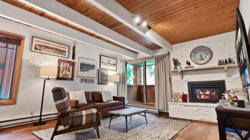 Warrior's Mark Apartment | Modern 1BR Walk to Peak 9 Lifts at 800 Columbine - Sleeps 4