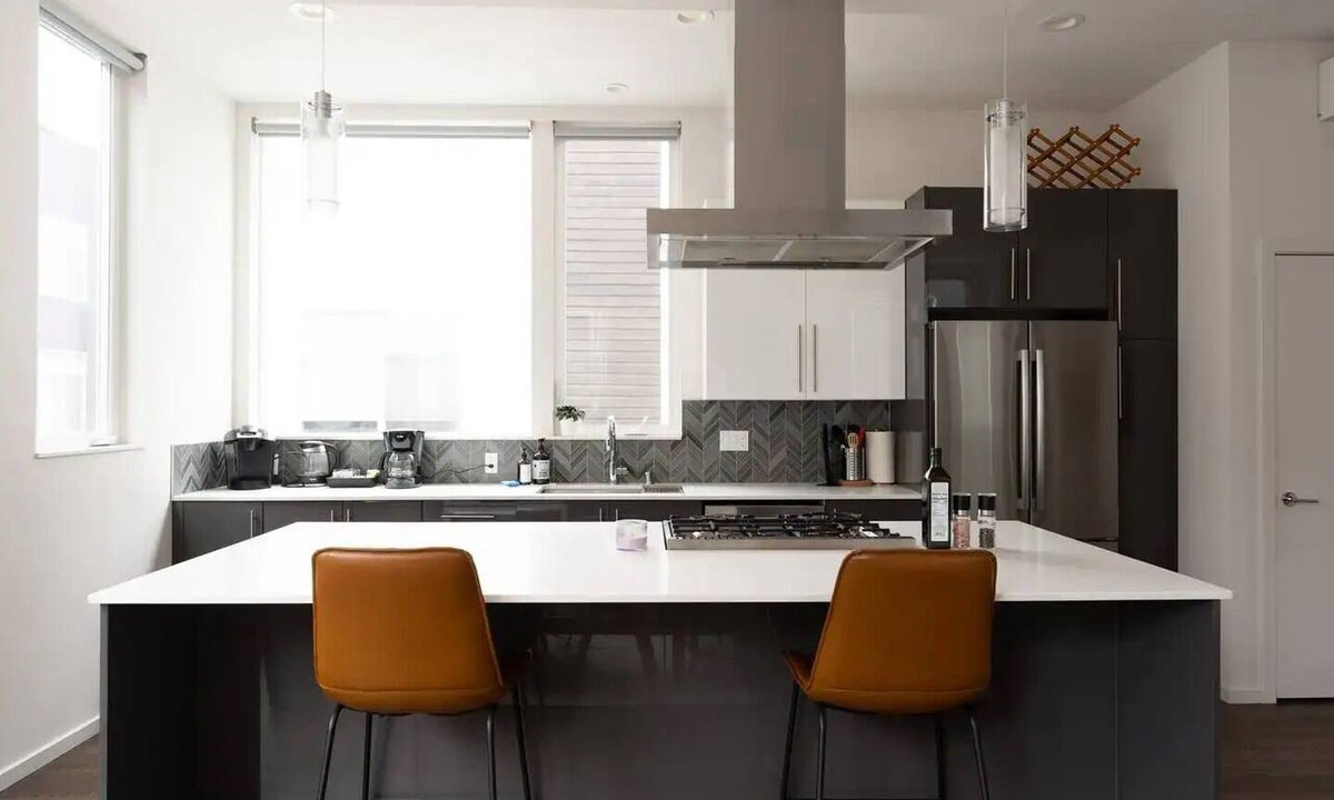 Judkins Park House | Modern Central District 3BR with Private Bathrooms — 1 Block to Light Rail