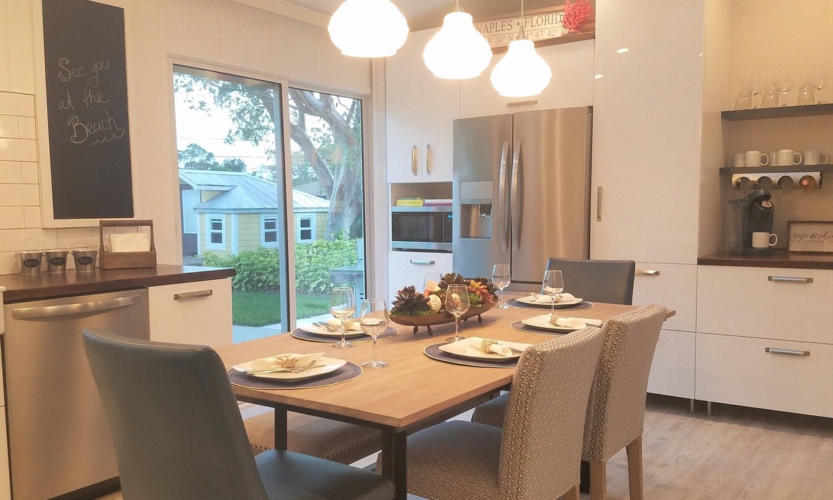 Central Naples House | Modern Coastal Cottage 1.5 miles to Beach