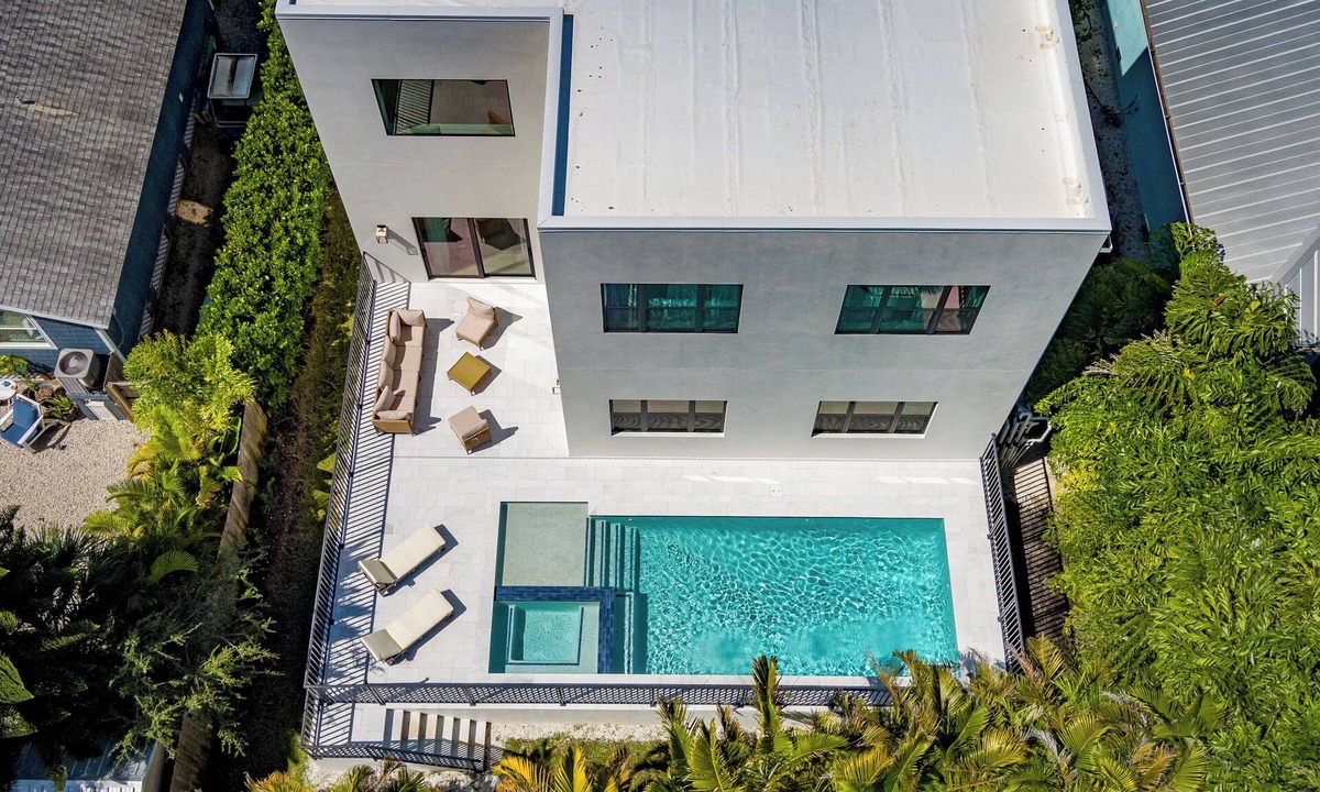 Isles of Capri House | Modern Luxury Coastal Retreat
