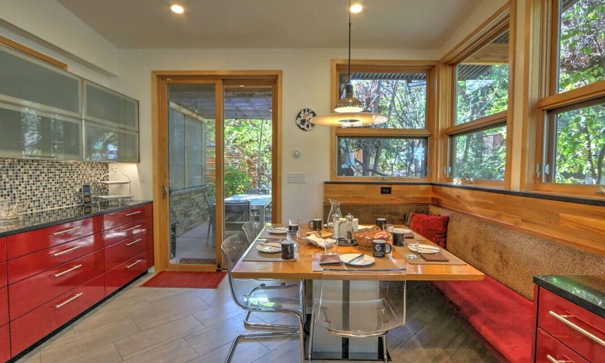 Glenwood Springs House | Modern Luxury Home w/Fireplace & Outdoor Seating, 15 min Walk to Dwntwn