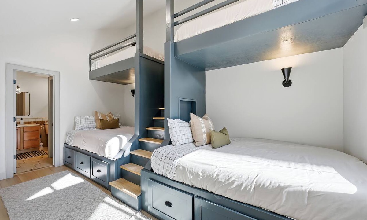 Park City Ski Chalet | Modern Mountain-Chic Condo-Ski, Golf, Bike, Hike!