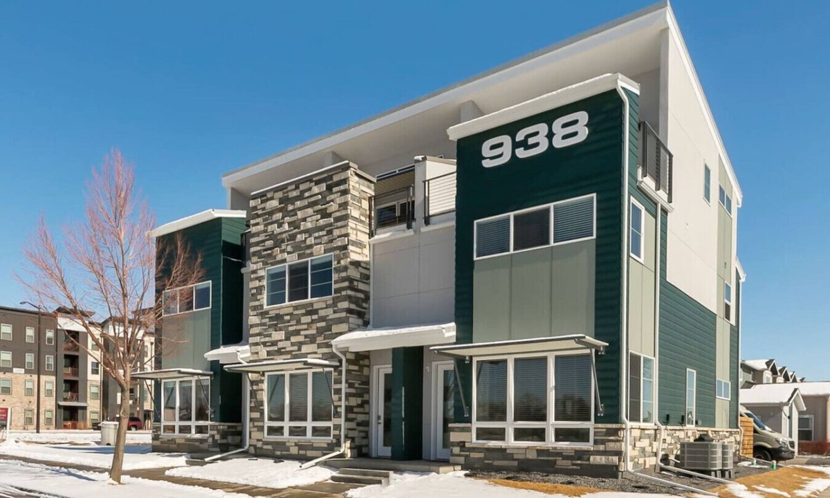 Old Town North House | Modern Townhome Fire Pit + Patio