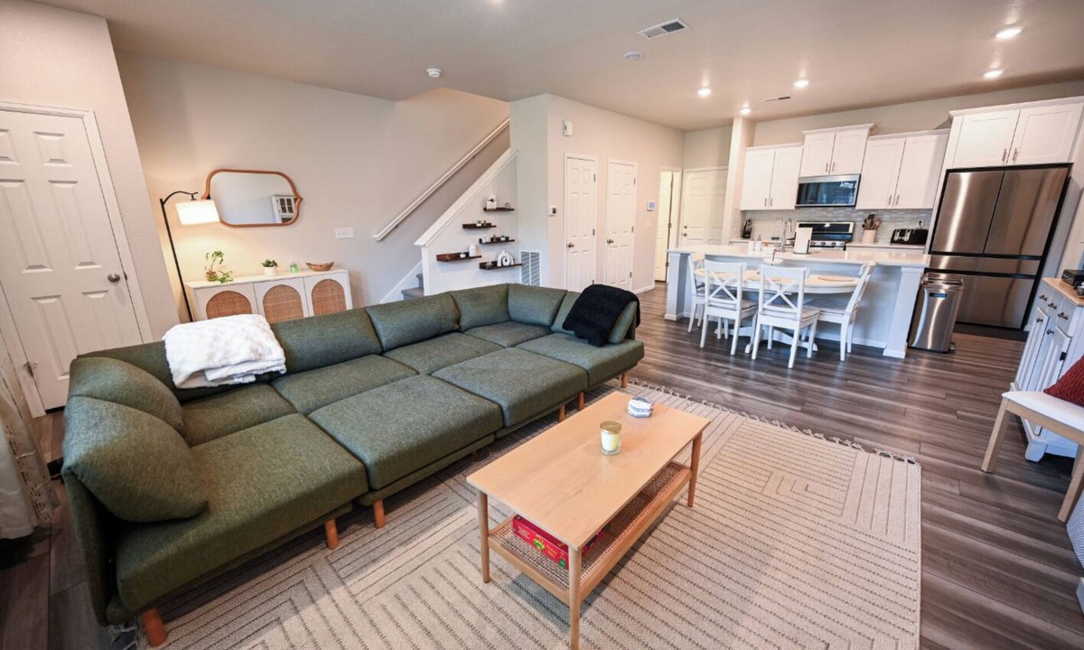 Aurora House | Modern Townhome Near Airport & Gaylord
