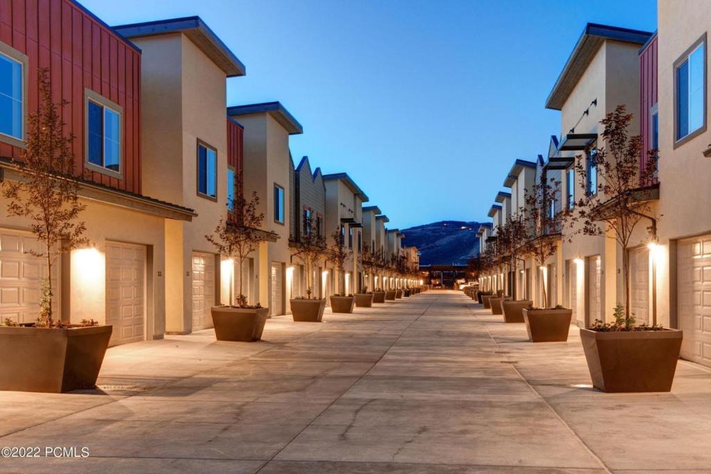 Kimball Junction House | Modern Townhouse with HotTub & Garage