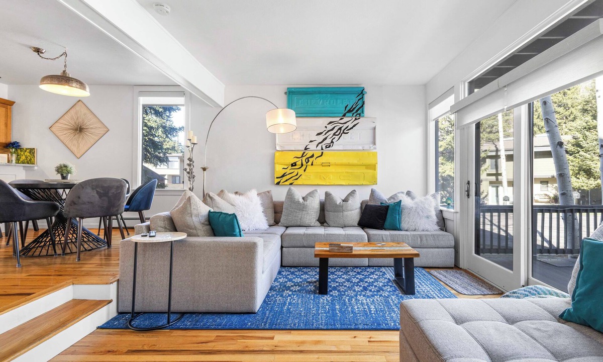 Highland Meadows House | Modern Vail Townhome 2 Beds & Loft on Bus Rt