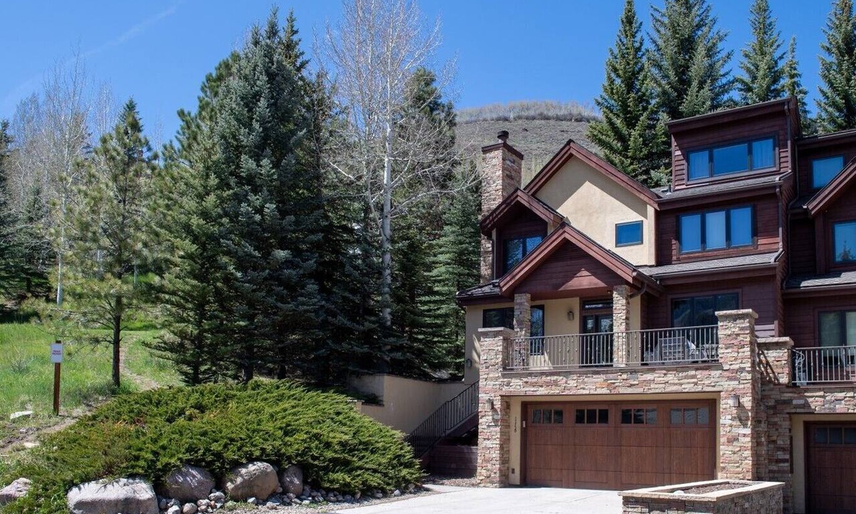 Vail Villa | Modern Vail Townhome for Families & Friends - 3 Bed + Loft - Close to Bus