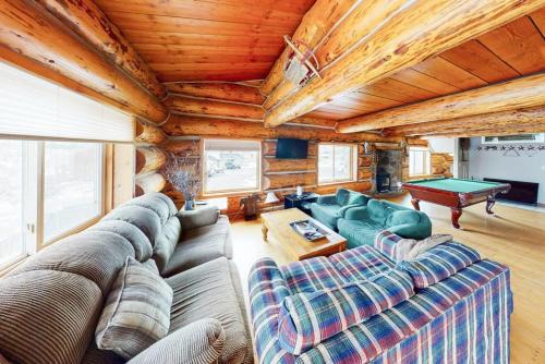 Wildernest House | Mountain Basecamp Hot Tub plus Pool Table
