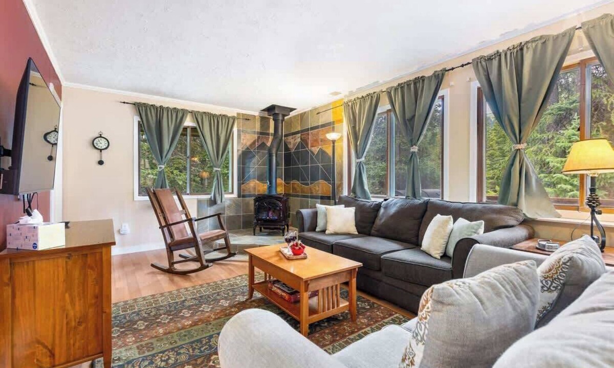 Breckenridge Cabin | Mountain Cabana: Forest Views, Fireplace, Pet & Kid Friendly