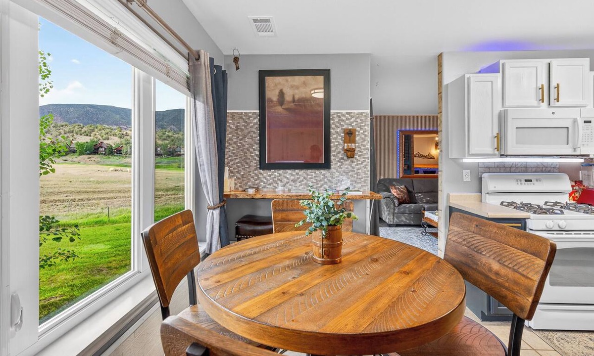 New Castle Condo | Mountain Escape Spa Kit 14 Min to Glenwood Springs Golf Views HotSprings