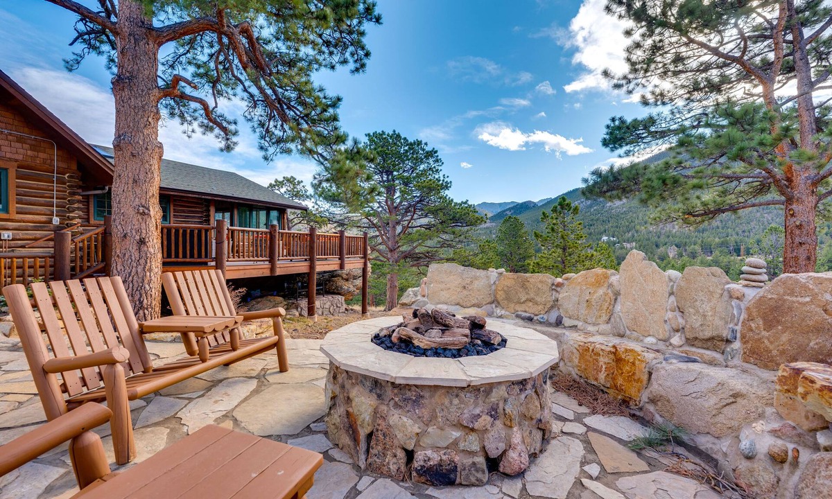 Estes Park Cabin | Mountain getaway with separate bunkhouse, deck, & trail access